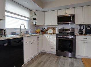 4 East Ct FLOOR 1, Bayonne, NJ 07002