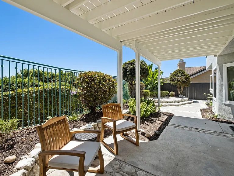 23952 Dory Dr — Photo 40