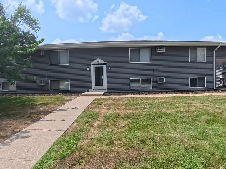 310 NW Chapel Dr #1 — Photo 8