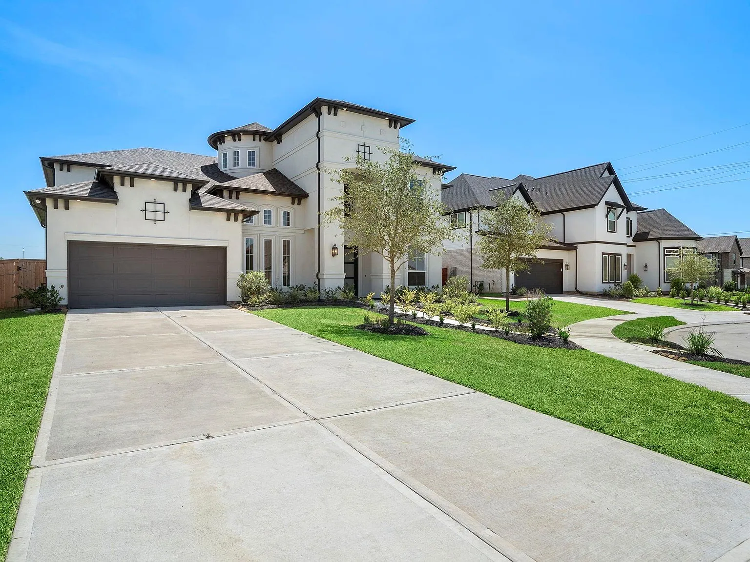 5 bed, 5.5 bath, 4239 sqft, $5,390 — Photo 2