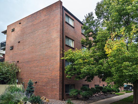 3rd image of 999 Pearl St APT 305