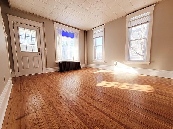 2nd image of 230 E Vine St #230