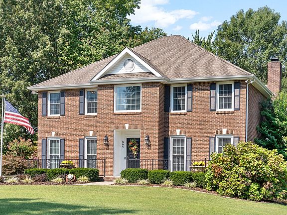 4th image of 304 Longwood Ct