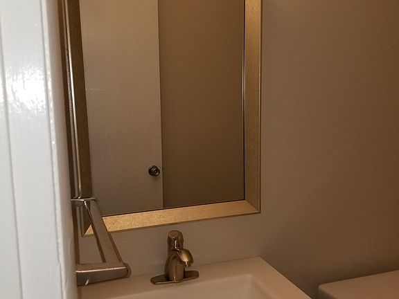 4th image of 325 Ashlawn Dr