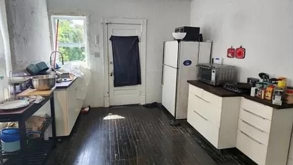 1st image of 82 Harriet Ave Floor 1
