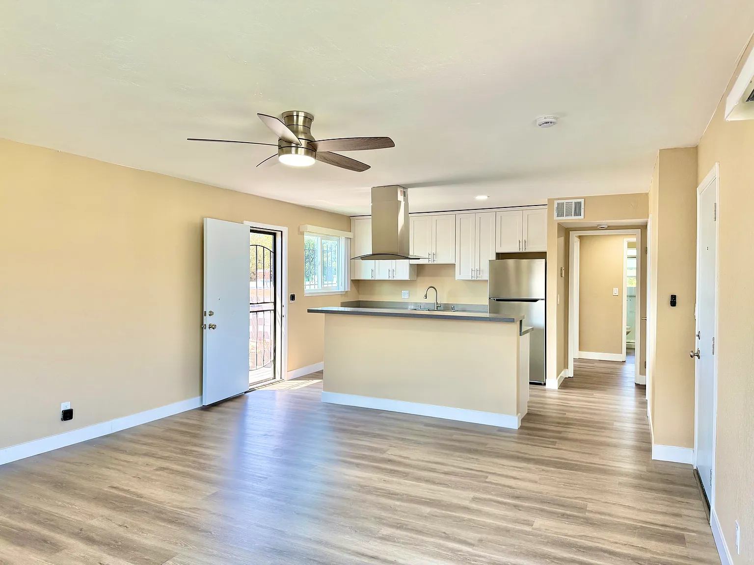 3 bed, $3,795 — Photo 2