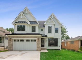 253 N Evergreen Ave, Elmhurst, IL 60126