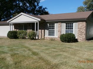 3206 W Hawthorne Ct, Marion, IL 62959