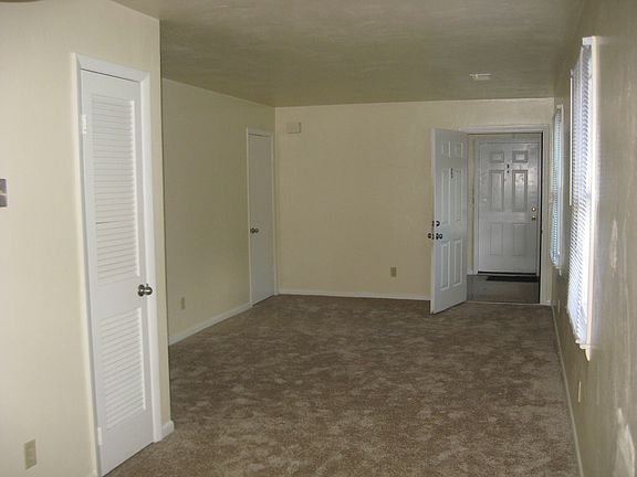 5th image of 4112 Queenswood Dr APT C