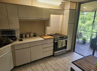 671 NE 195th St APT 329E, Miami, FL 33179