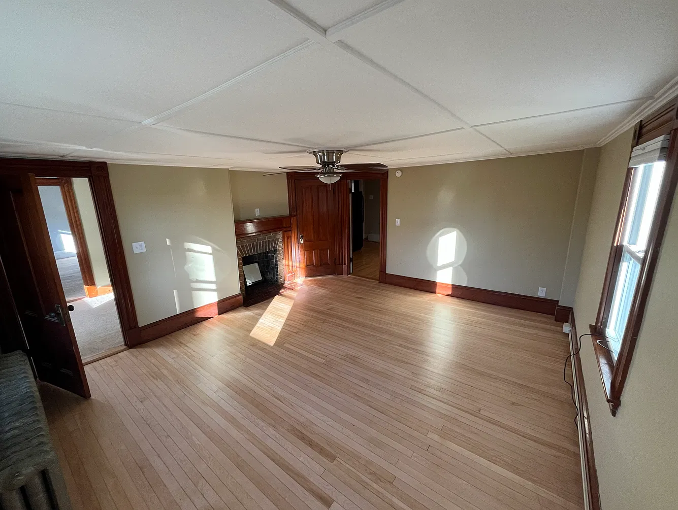 2 bed, 1200 sqft, $2,400 — Photo 2