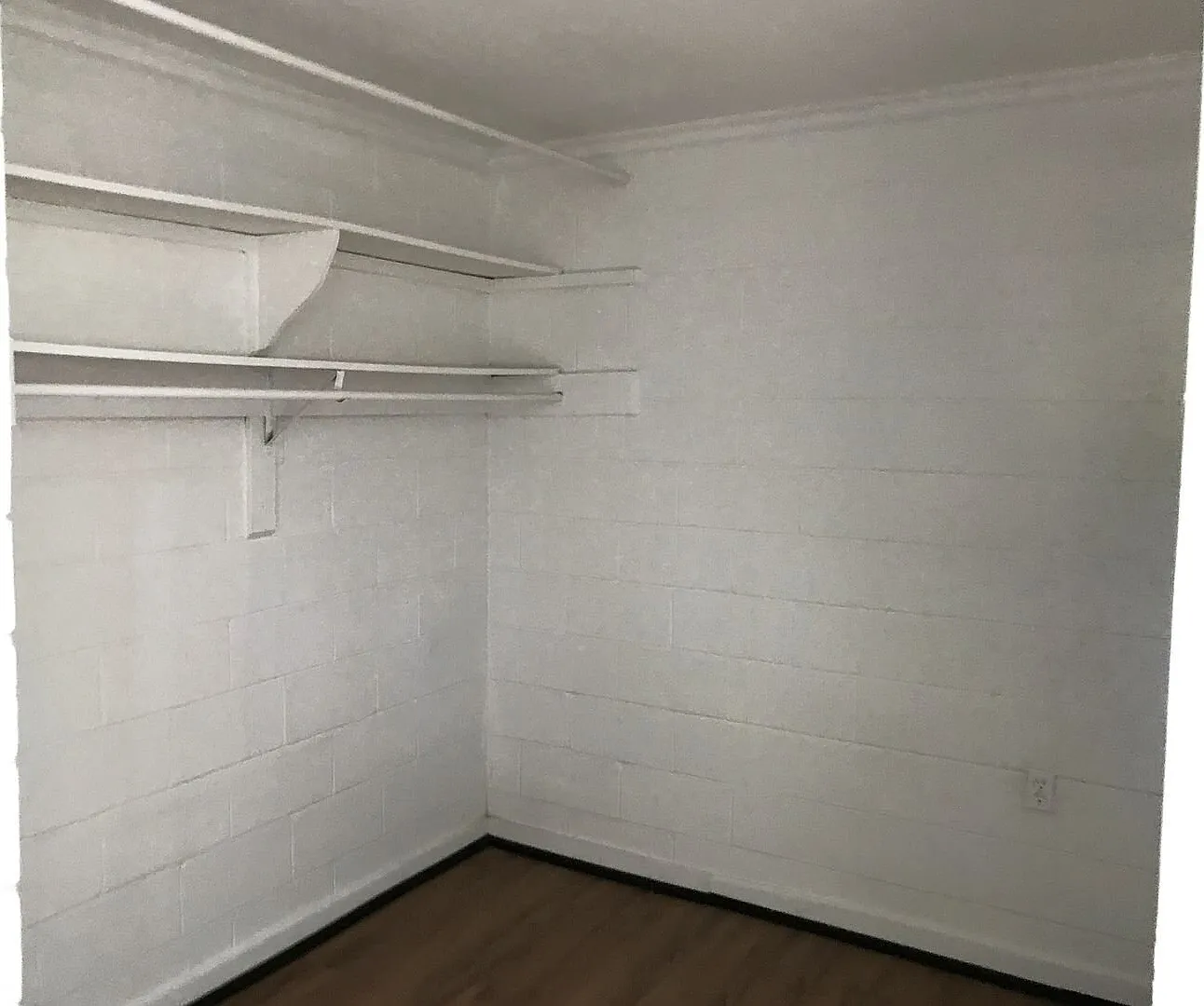 End Unit, 1-bedroom, 1-bath Home — Photo 4