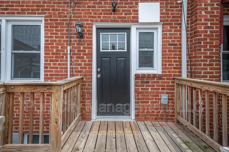 3 bed, 2.0 bath, 1152 sqft, $2,050 — Photo 4