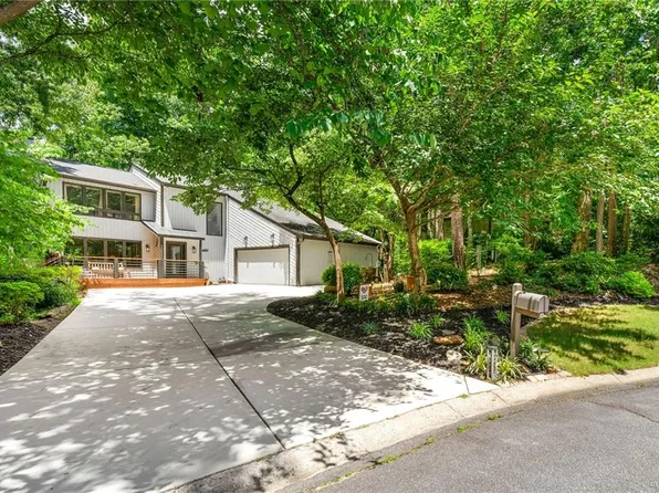 4290 Inverness Ct NE, Roswell, GA 30075