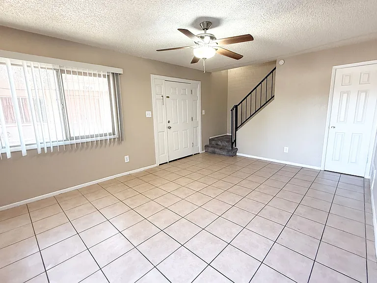 5244 W Lynwood St — Photo 6