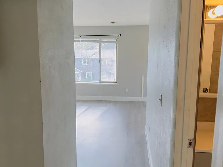 728 W Donahue St — Photo 13