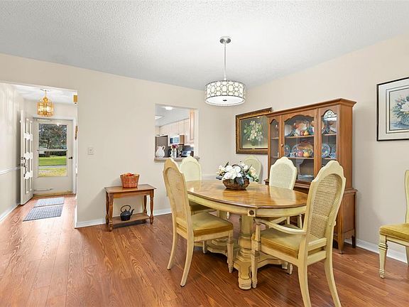 5th image of 1084 Dunrobin Dr APT D