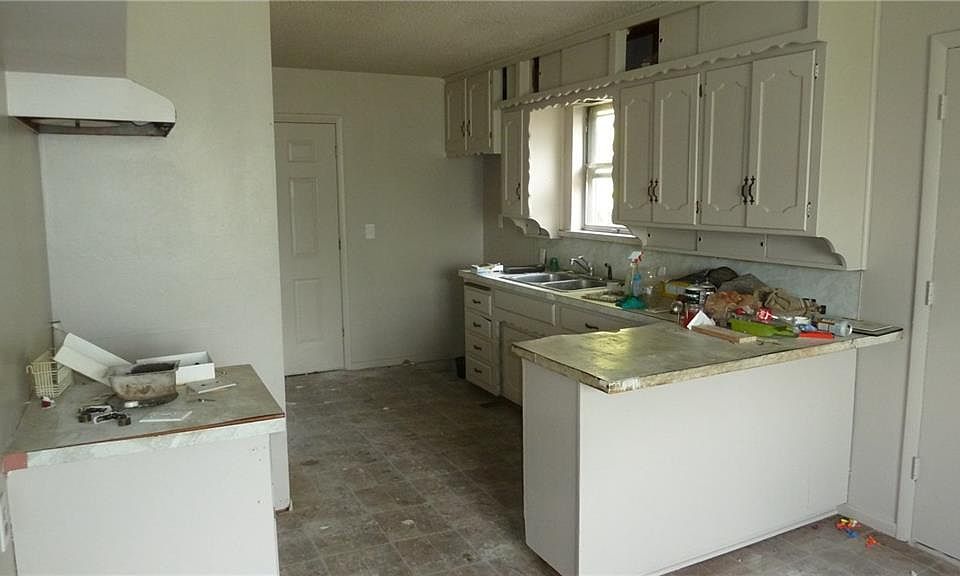 2nd image of 411 County Road 362