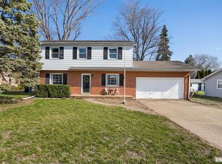 1109 E Brookhill Rd, Peoria, IL 61615