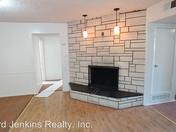 3rd image of 4442 W 133rd St APT A