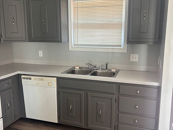 5th image of 2805 Drake St
