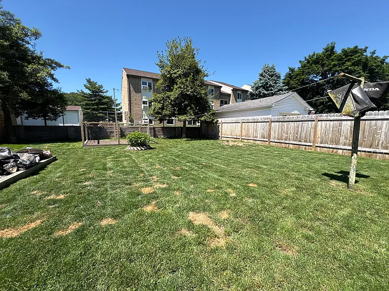 182 Roosevelt St — Photo 22