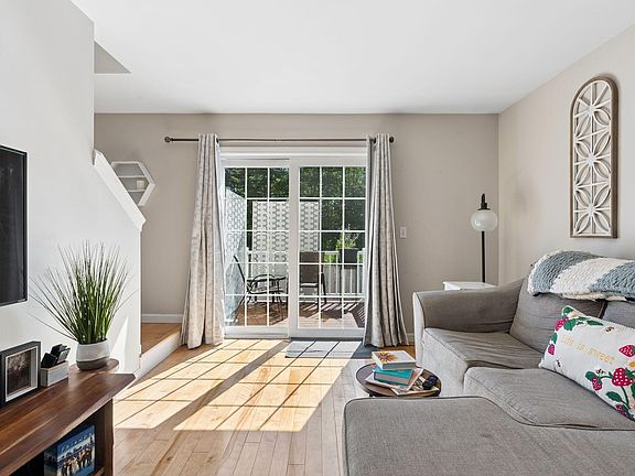 5th image of 37 Ethel Avenue #6