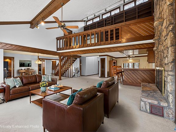 3rd image of 161 Stoneway Trl