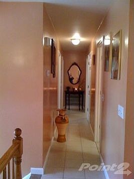 816 Coggeshall, NB hallway