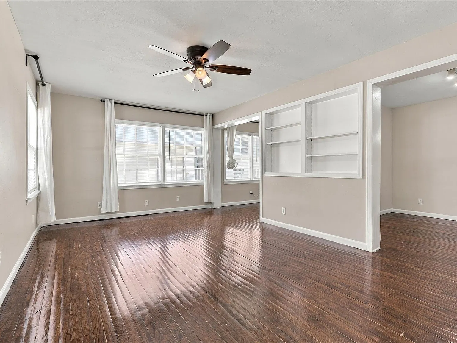2 bed, 2.0 bath, 1312 sqft, $2,000 — Photo 3