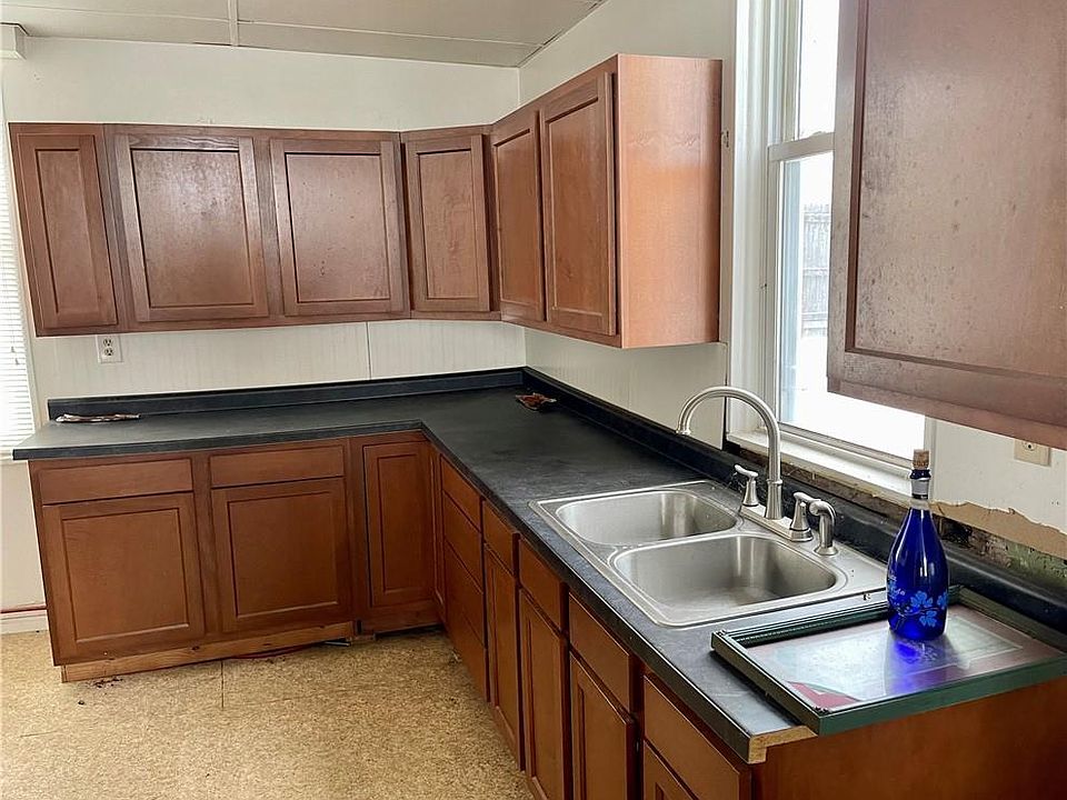 2nd image of 308 W Main St