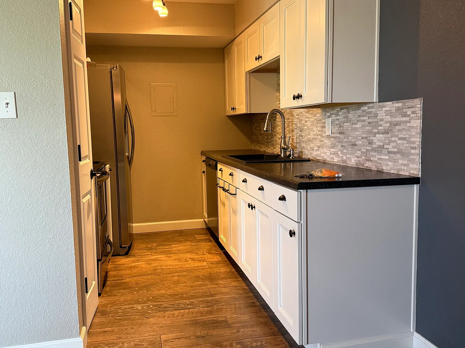 1 bed, 700 sqft, $1,000 — Photo 4