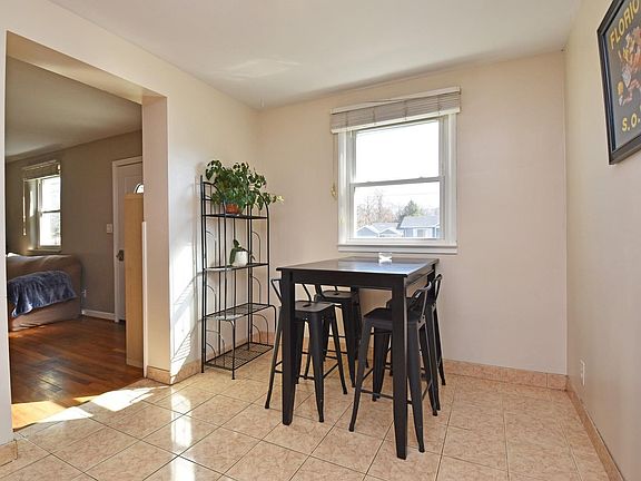 5th image of 504 Walker St
