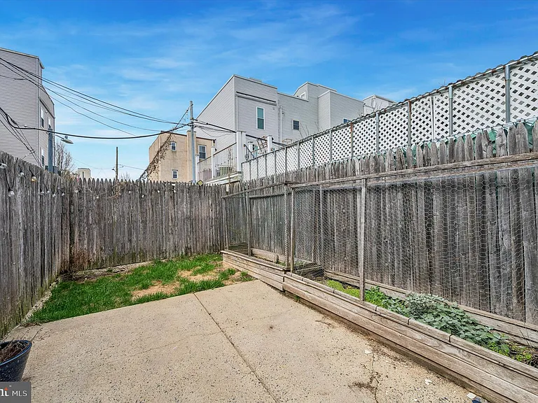 2042 E Huntingdon St — Photo 32