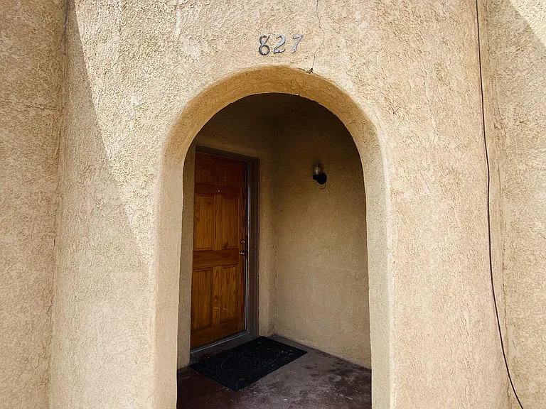 827 N San Pedro St — Photo 2