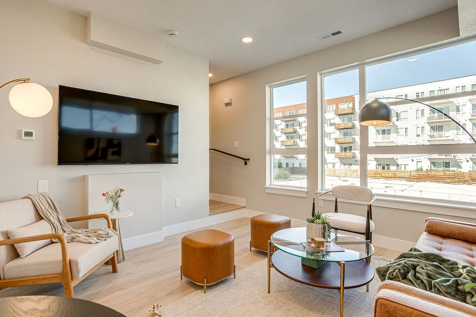 2 bed, 1.0 bath, 1194 sqft, $2,806 — Photo 3