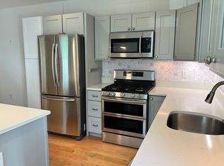 5 Pleasant St Unit B, Kittery, ME 03904