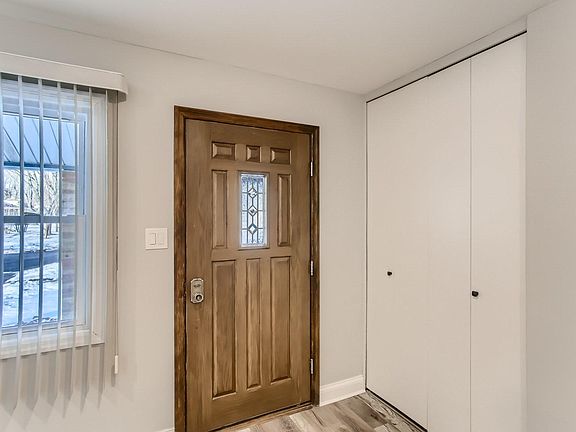 3rd image of 555 W Berkley Ln