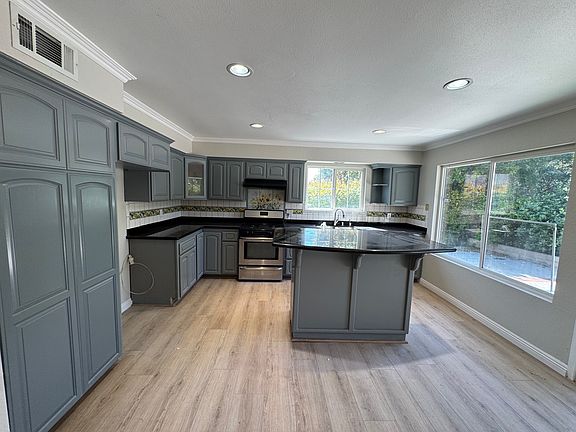 3rd image of 2145 Sylvia St