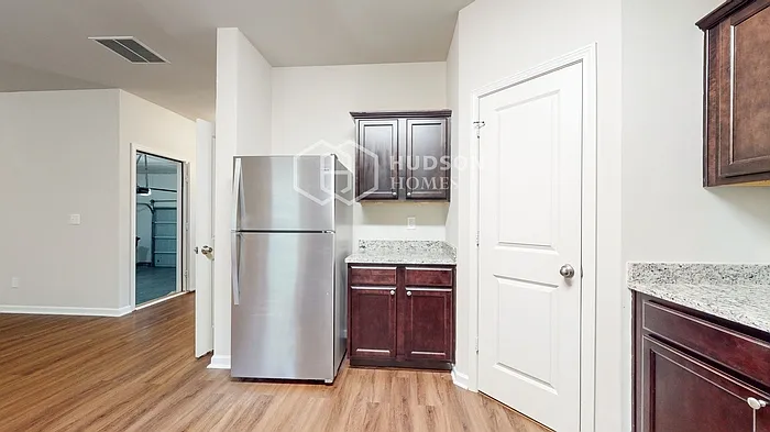 215 Scotland Dr — Photo 9