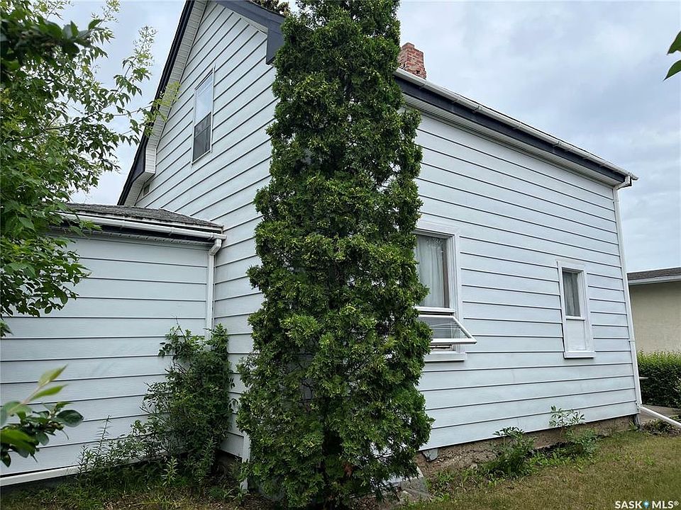 1st image of 315 6th St E