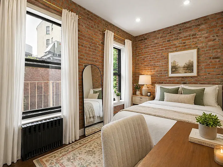 236 E 5th St #F4 — Photo 3