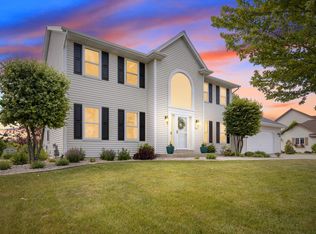 8920 S Parkside Dr, Oak Creek, WI 53154