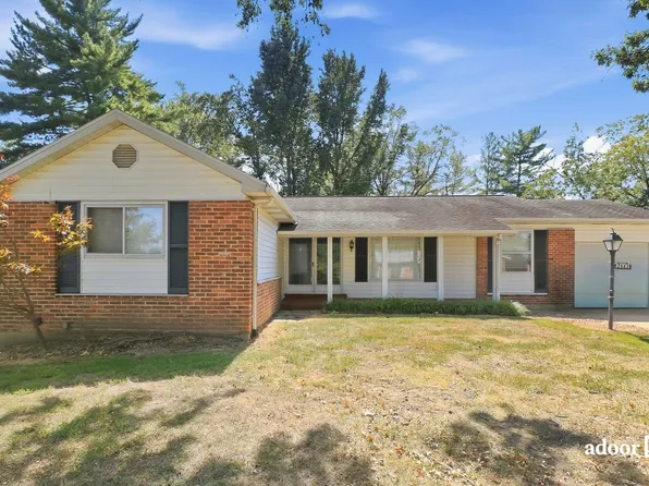 2882 Buckingham Dr, Florissant, MO 63033