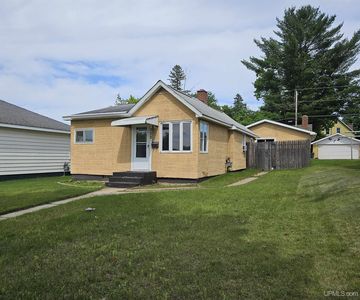 728 Saginaw St, Norway, MI, 49870