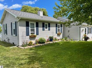 566 N Lakeview Dr, Hale, MI 48739