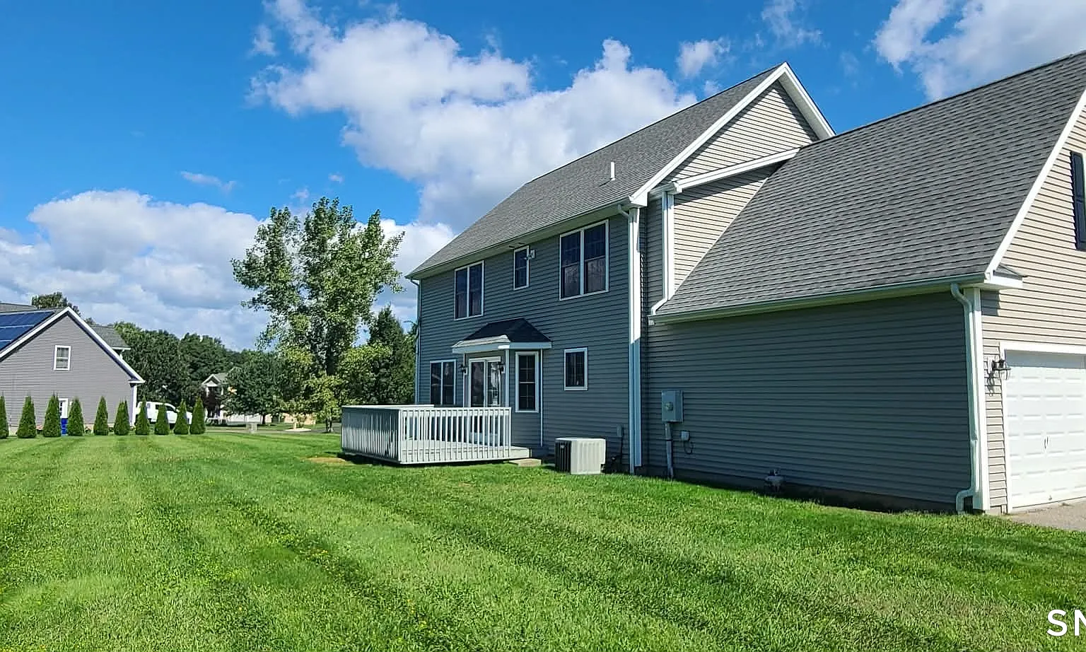 4 bed, 2.5 bath, 3772 sqft, $3,500 — Photo 2