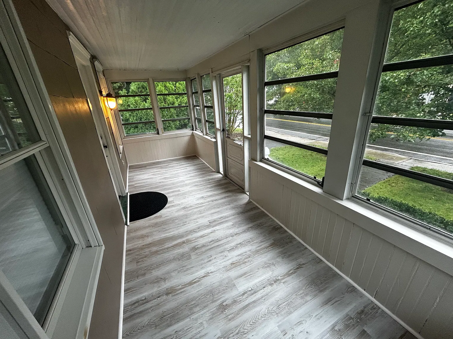 2 bed, 704 sqft, $2,100 — Photo 2