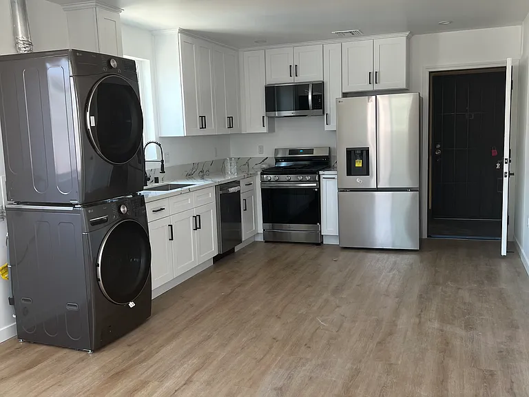 963 N Serrano Ave #1/2 — Photo 22