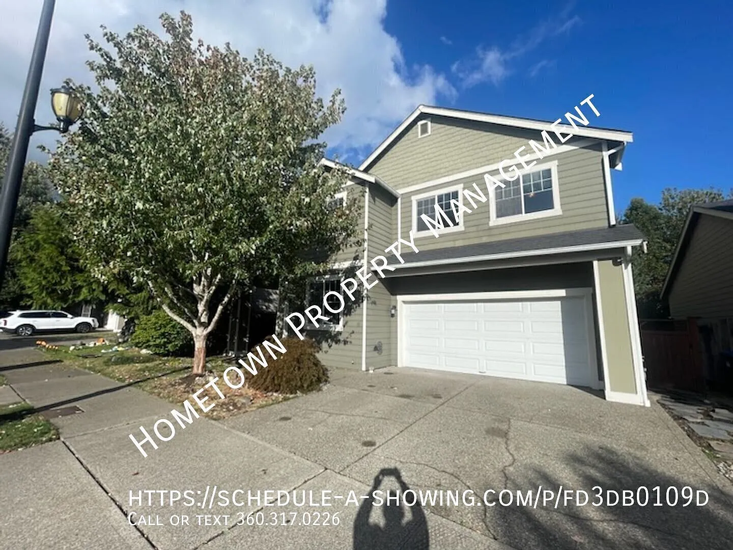 Spacious 4-Bedroom Home with Office, 3-Car Garage & Fenced Yard — Photo 1